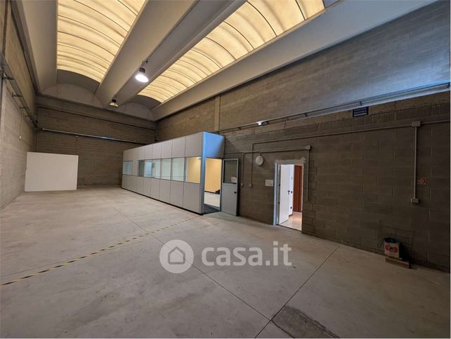 Capannone in commerciale in Via Campo Bratela