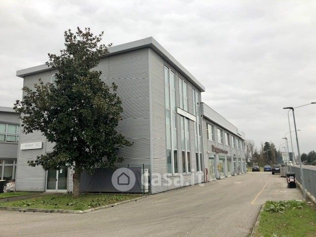 Ufficio in commerciale in Via Turrini