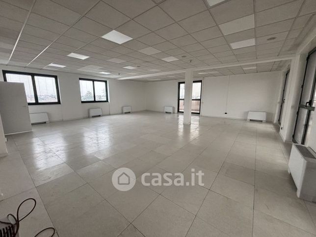 Ufficio in commerciale in Via Tommaso Edison