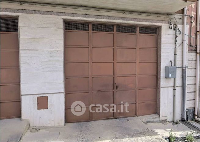 Box/posto auto in residenziale in Via Pietro Nenni 21