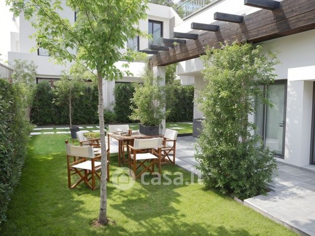 Casa bi/trifamiliare in residenziale in Via Giulio Cesare 21