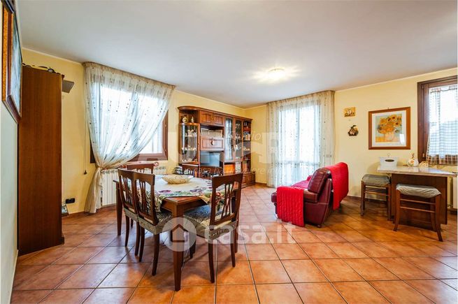 Appartamento in residenziale in Via A. Corassori 11