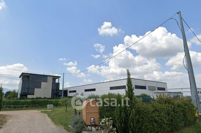 Capannone in commerciale in Via A. Casali