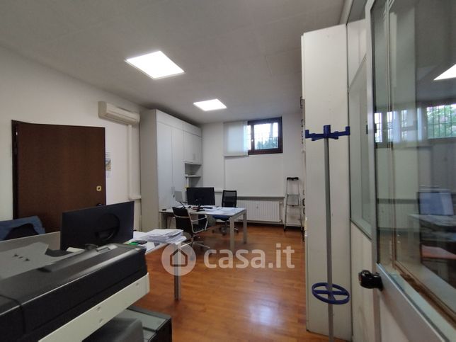 Ufficio in commerciale in Via Varesina 183