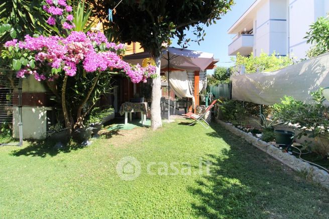 Appartamento in residenziale in Via Biferno 7