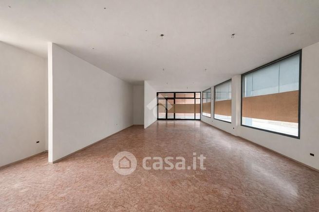 Ufficio in commerciale in Via Roma 37