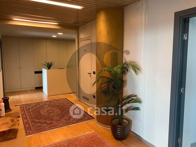 Ufficio in commerciale in 