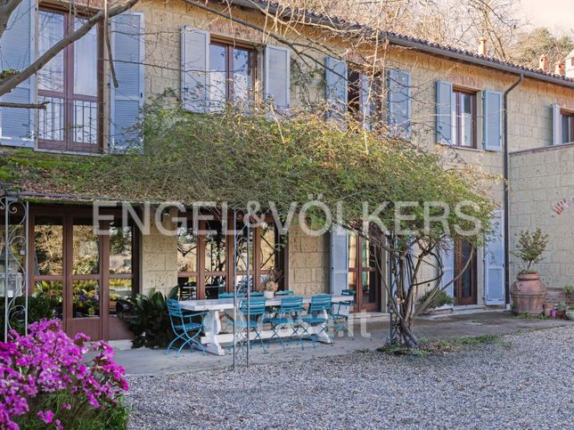 Villa in residenziale in Strada Calcinara
