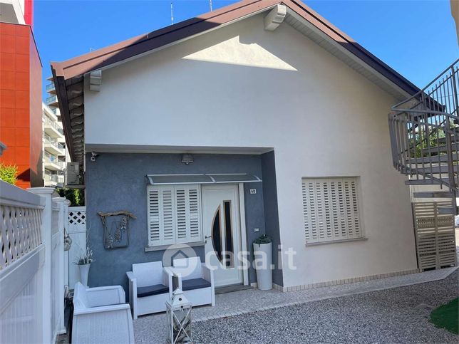 Casa indipendente in residenziale in Via Friuli