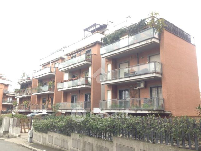 Box/posto auto in residenziale in Via Francesco Schupfer 69