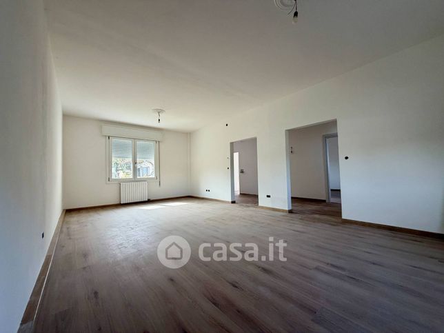 Villa in residenziale in Via Ticino 4