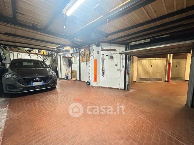 Box/posto auto in residenziale in Via Isonzo