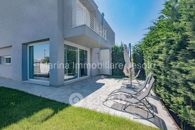 Casa bi/trifamiliare in residenziale in Via Toscana