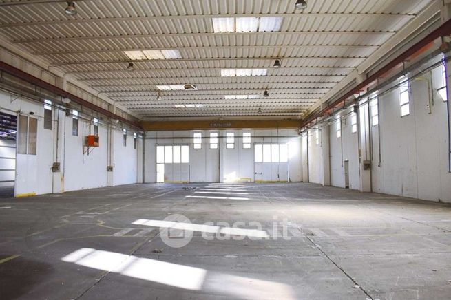 Capannone in commerciale in Via ASI