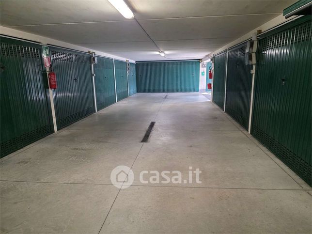 Box/posto auto in residenziale in Via Zara
