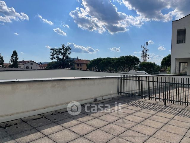Ufficio in commerciale in Via Roma 84 F