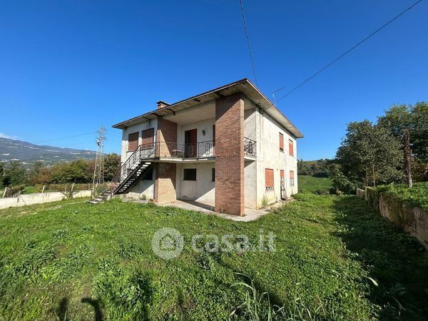 Casa indipendente in residenziale in 