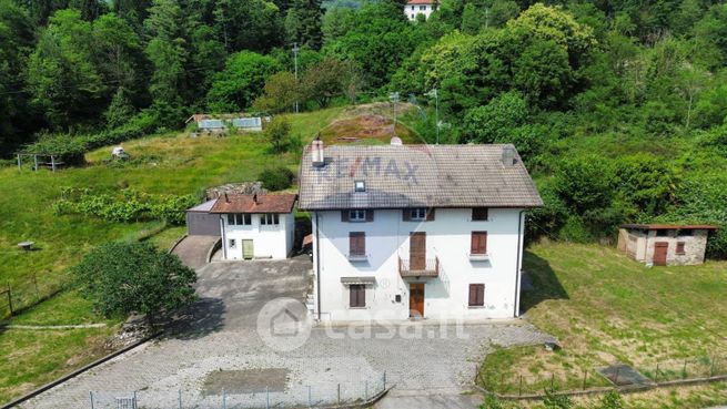 Casa indipendente in residenziale in Via Lugano 47