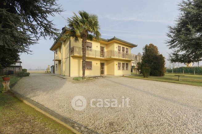 Casa indipendente in residenziale in Via Cavin Maggiore 27