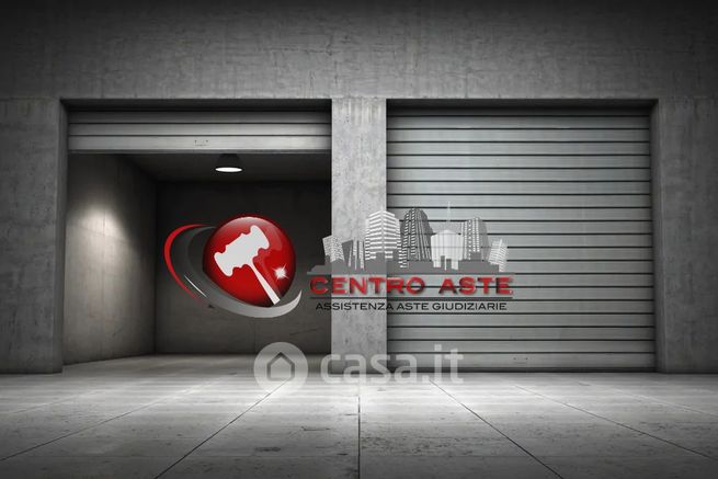 Box/posto auto in residenziale in Via Eustachio