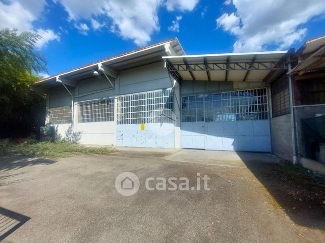 Capannone in commerciale in Via Kennedy 107