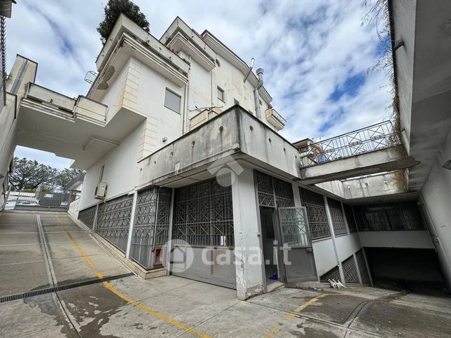 Garage/posto auto in residenziale in Via Eugenio Montale 36