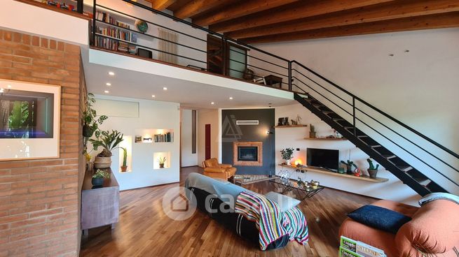 Casa bi/trifamiliare in residenziale in Via Pagnana