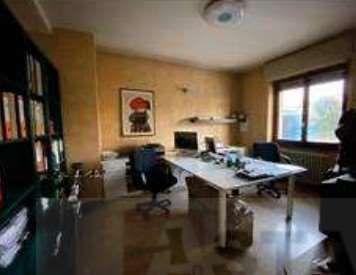 Ufficio in commerciale in Via Solferino 8
