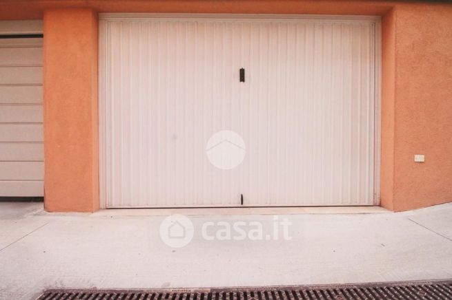 Garage/posto auto in residenziale in Via Luigi Cadorna 3