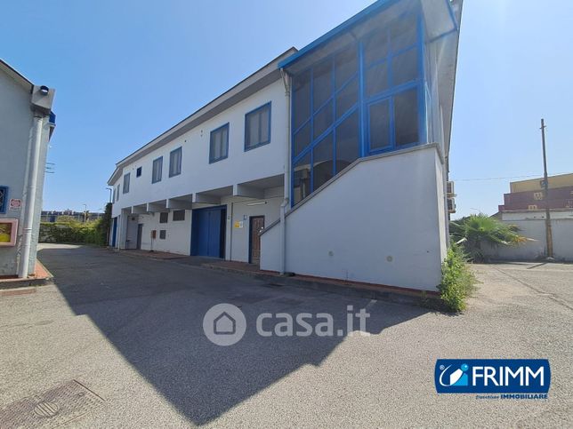 Attivitã /licenza (con o senza mura) in commerciale in Via Nuova delle Brecce 214