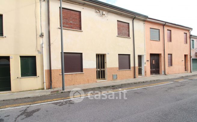 Villetta a schiera in residenziale in Via Carrubbio 17