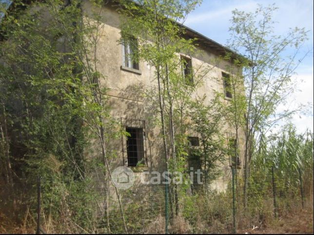 Casa indipendente in residenziale in Via della Stazione 1