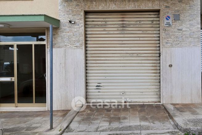 Box/posto auto in residenziale in Via Fratelli Bandiera 32