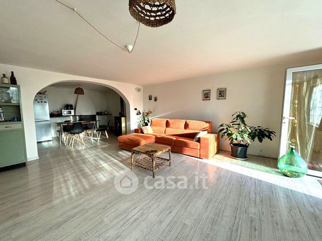 Casa indipendente in residenziale in Via Provinciale