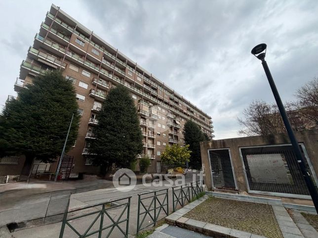Box/posto auto in residenziale in Piazza Ruggero Bonghi 20