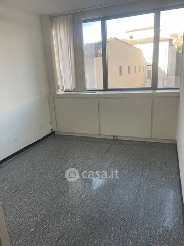 Ufficio in commerciale in 
