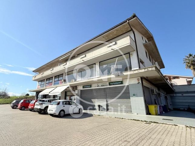 Negozio/locale commerciale in commerciale in 