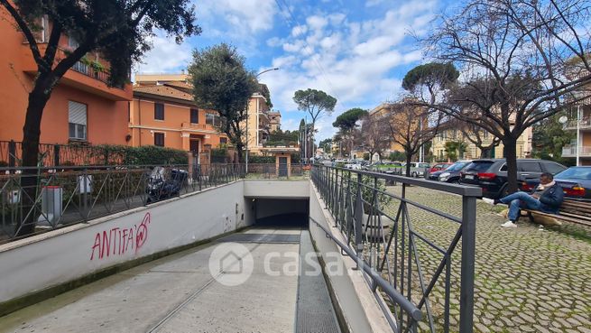 Box/posto auto in residenziale in Piazza Elba