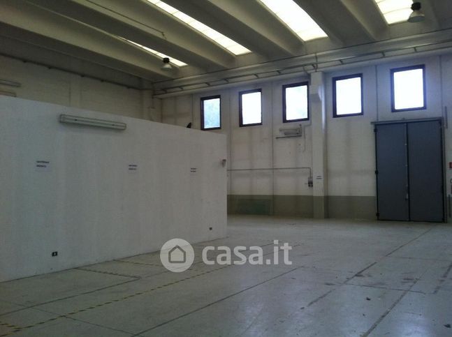 Capannone in commerciale in Via Sottomonte