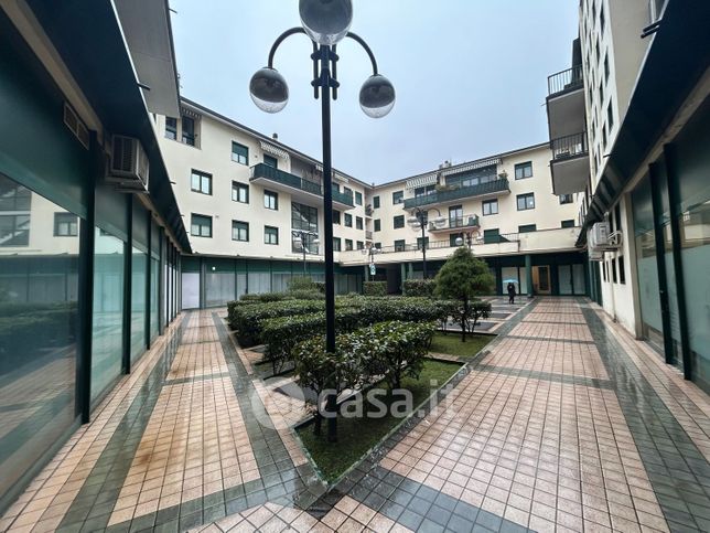 Ufficio in commerciale in Viale Cesare Battisti 43