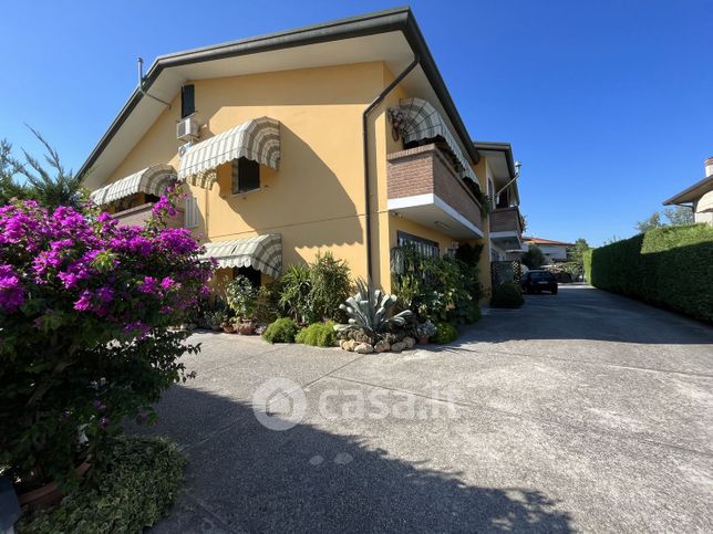 Casa bi/trifamiliare in residenziale in Via Roma 5