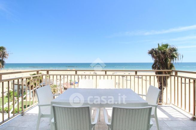 Appartamento in residenziale in Lungomare Trieste 24
