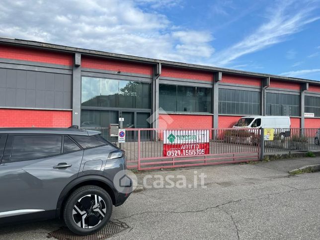 Capannone in commerciale in Via Giorgio Vasari 3
