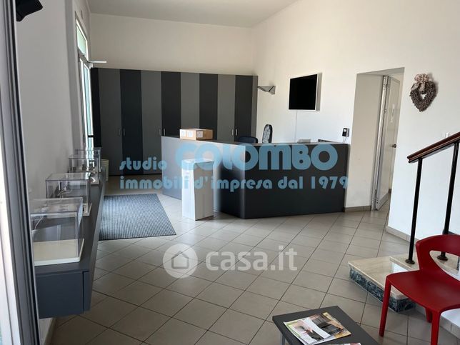 Ufficio in commerciale in Via Industriale