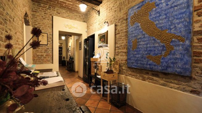 Attivitã /licenza (con o senza mura) in commerciale in Via Giovanni Giobert 8