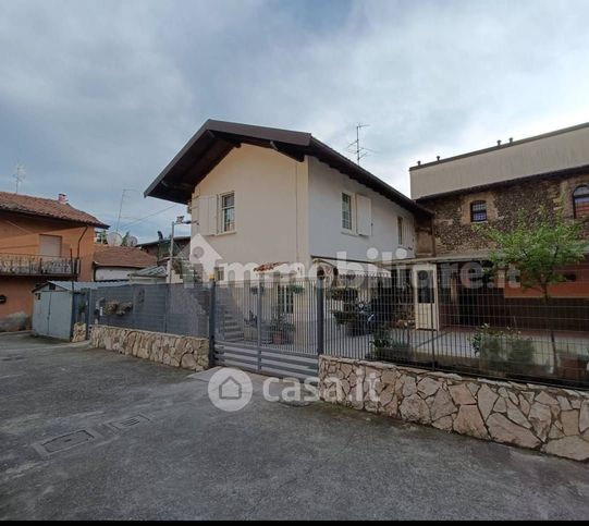 Rustico/casale in residenziale in Via Roma