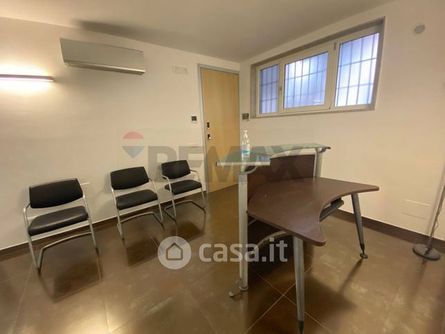 Ufficio in commerciale in Via Alessandro Manzoni 210