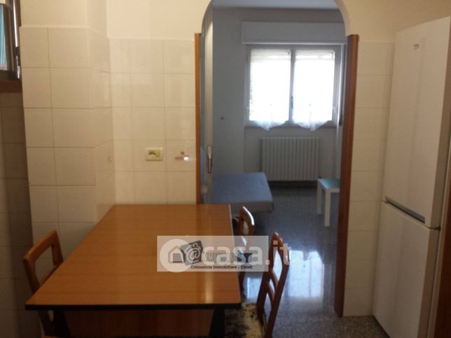 Appartamento in residenziale in Via Atri 10