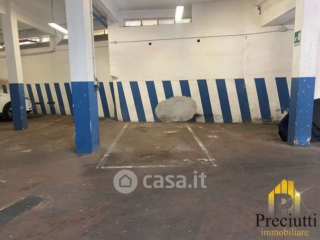 Box/posto auto in residenziale in Via Silvestri 223