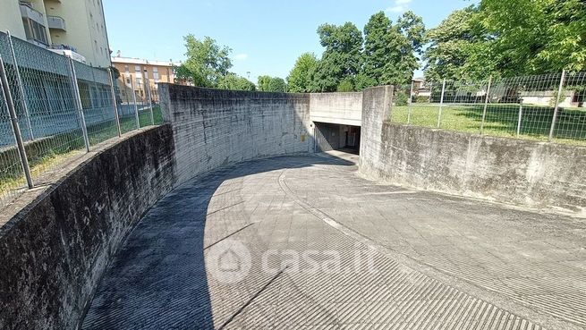 Box/posto auto in residenziale in Viale L. Einaudi